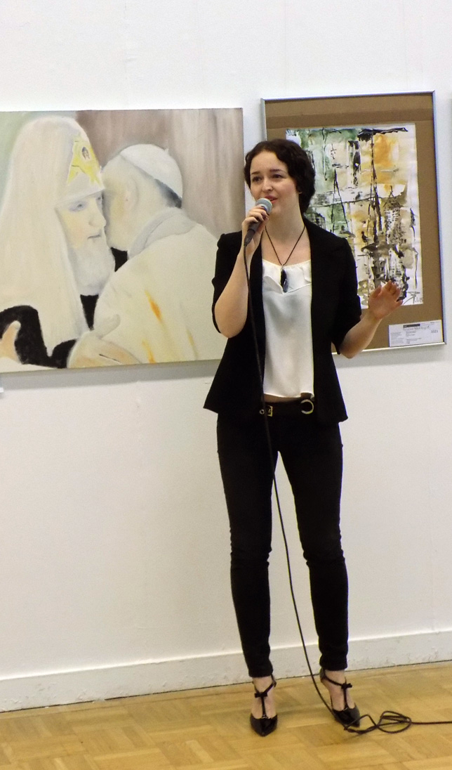 Natalia Tretyak singing at Artweek 2016