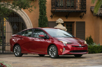 Toyota Prius of 4th generation. Photo: Toyota Motor