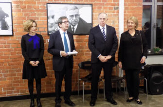 Jean-Maurice Ripert the Ambassador of France, Remigijus Motuzas the Ambassador of Lithuania. Exhibition of Antanas Sutkus in Institut Francais de la Russie.