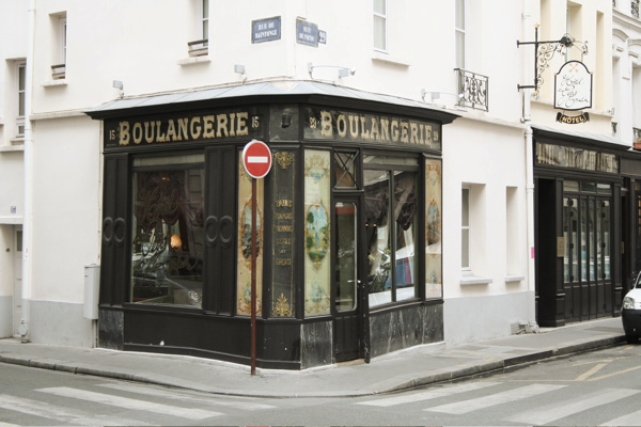 Boulangerie a Paris. Photo: Julia Saffron