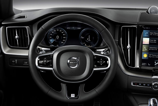 Интерьер нового Вольво ХС60 2018 модельного года. Фото: Volvo Car