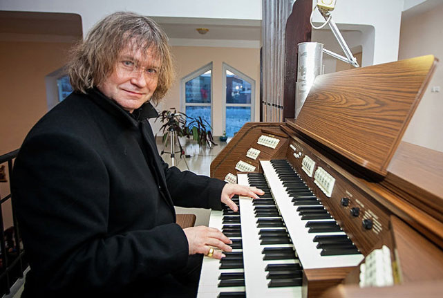 Александр Князев за органом