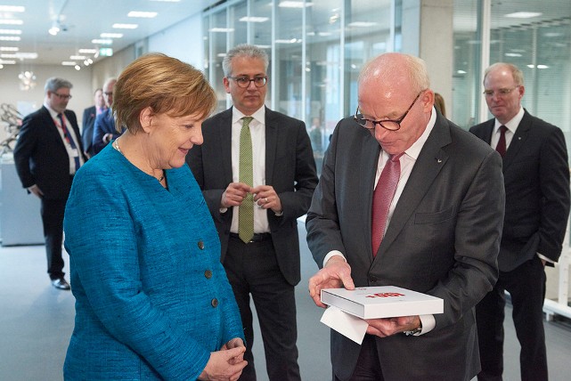 Viessmann. Frederik Dulay and Angela Merkel