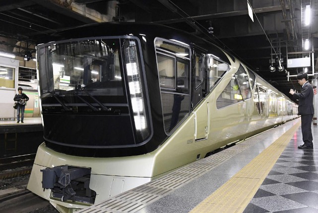 Японцы запустили люкс-поезд с билетами за 10'000 USD