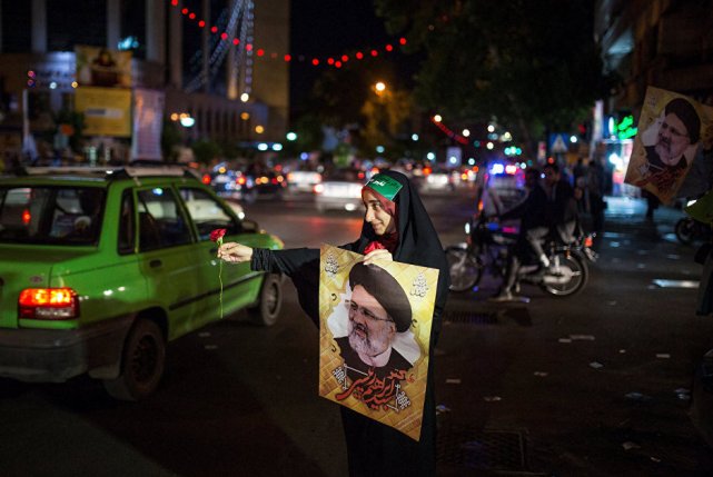 Иран, выборы президента: сторонники кандидата Ибрахима Раиси. Фото: REUTERS / TIMA