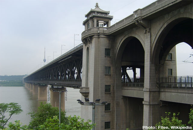 Большой уханьский мост через Янцзы. Фото: Wikipedia