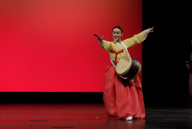 Танец Чиндо Пукчум, исполнительница Лим Су Чунг