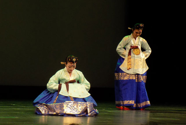 Корейский танец Тхэпёнму, "Танец благополучия", Корейская академия танца