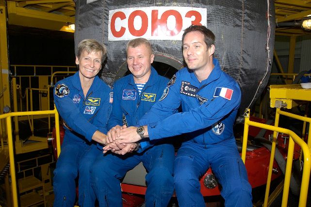 Soyuz MS-01 backup crew members in front of the space