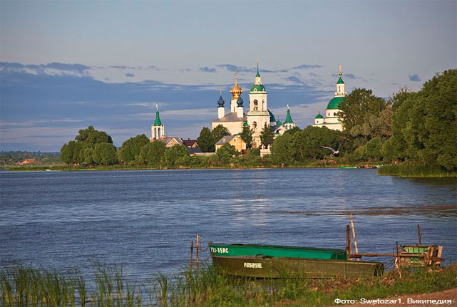 Вид на Спасо-Яковлевский монастырь. Фото: Swetozar1, Википедия