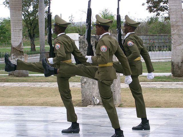 Santiago de Cuba Garde au Mausolée José Marti