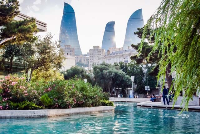 Совсем другой солнечный Баку: едем в Азербайджан