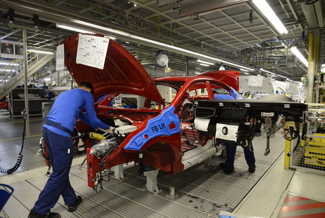 Производство седана Киа Рио 2017 четвертого поколения на заводе в Санкт-Петербурге. Фото: Kia Motors Rus