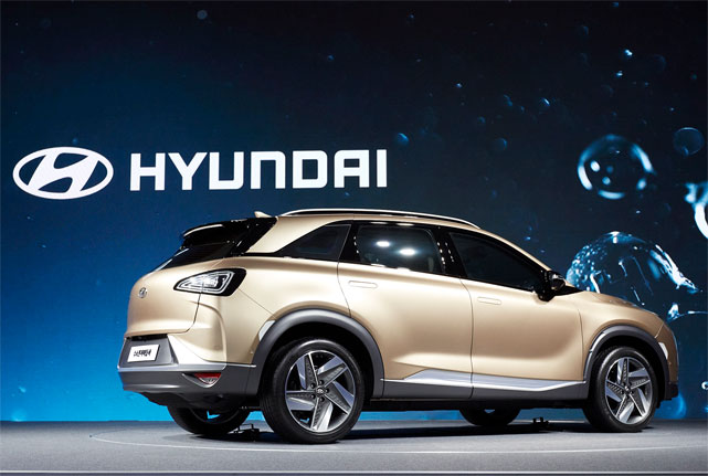 Внешний вид нового внедорожника Хендай на водородных топливных элементах (Hyundai FCEV)