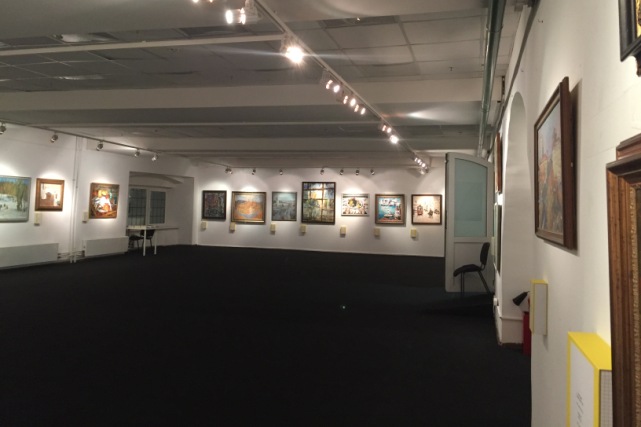 Выставка «Сохраняя настоящее» показала 40 из 570 картин коллекции СДМ-Банка