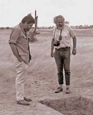 Начало археологических исследований на памятнике Риал-Альто - первый шурф. Фото из архива X. Маркоса