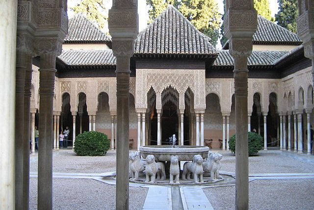 Двор Львов в Альгамбре, Мавританский дворец, построенный в 14 веке в Гранаде