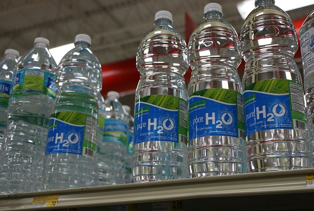 Пластиковые бутылки лучше не использовать для воды