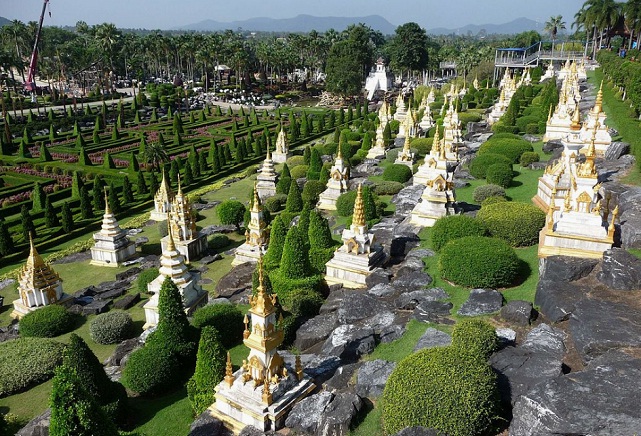 Отдых в Тайланде. Буддистские пагоды сада Нонг Нуч