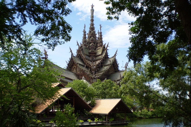 Храм истины в Тайланде