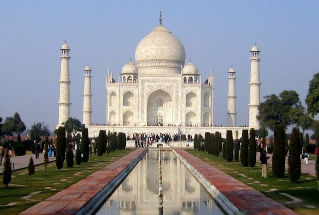Мечеть Тадж Махал в Индии ограничила экскурсию 3 часами