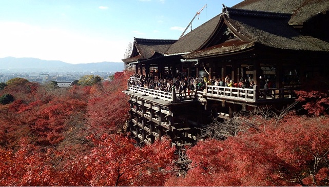 Туры в Японию нарушили спокойствие старой столицы Киото