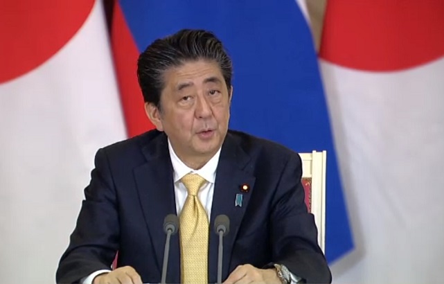 Премьер-министр Японии Синдзо Абэ верит, что вопрос "спорных островов" решится в нашем поколении