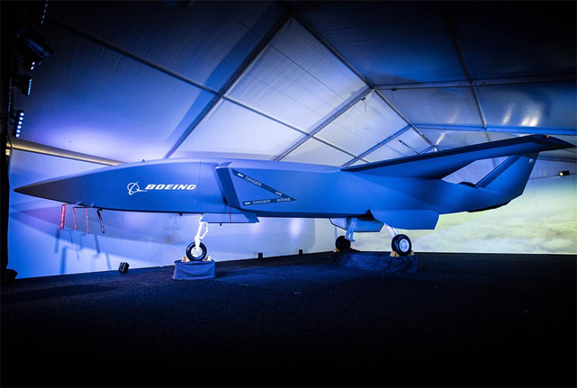 Новая модель беспилотного многоцелевого самолета Boeing Airpower Teaming System