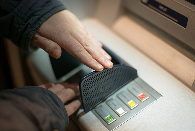 «Надежная защита»: кража денег через терминалы Сбербанка упрощена