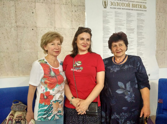 Анна Капалева (в центре) со зрителями