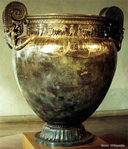 Кратер из Викса - знаменитый сосуд для разведения вина, найденный в захоронении Леди из Викса