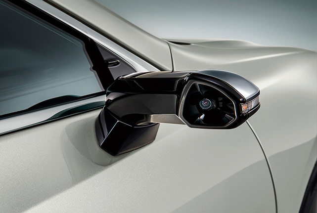 Новый Lexus ES в Японии оснащается цифровыми зеркалами. Фото: Toyota Motor