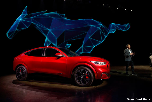 Электрический кроссовер Mustang Mach-E бросает вызов Tesla