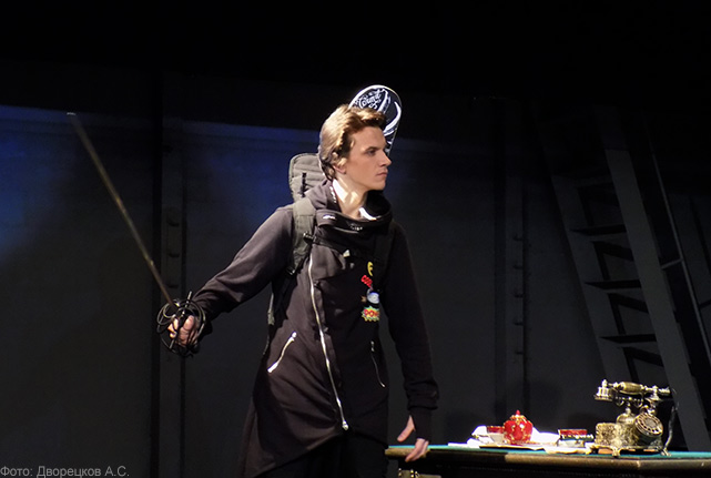Семён Шевелин (Ланселот) в спектакле «История рыцаря» в МХАТ им. Горького