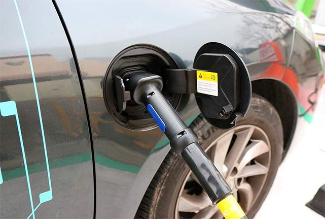 Британия запретит бензиновые и дизельные авто с 2035