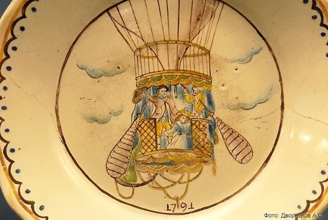 Тарелка с изображением полёта на воздушном шаре, Франция, Невер. 1791. Коллекция ГИМ