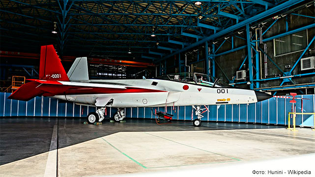 Прототип японского стелс-истребителя пятого поколения X-2, известного также как F-3 или F-X