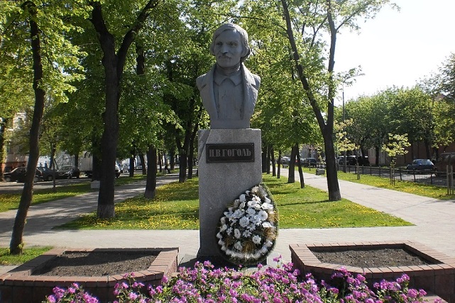 Памятник Гоголю