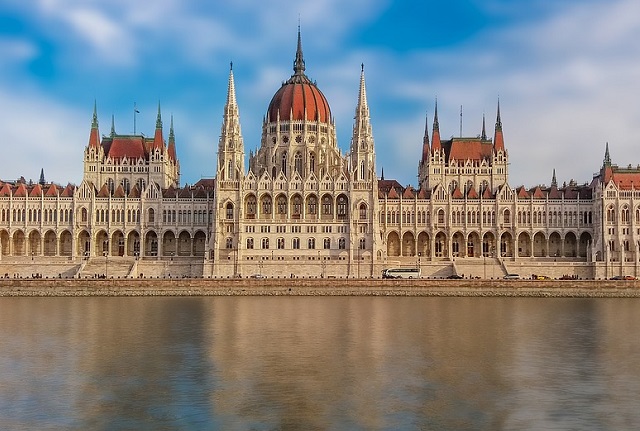 Венгрия закрыла границы