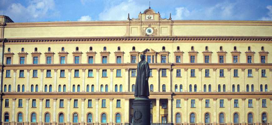 Памятник Дзержинскому на Лубянской площади