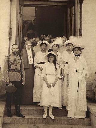 Николай II с семьей