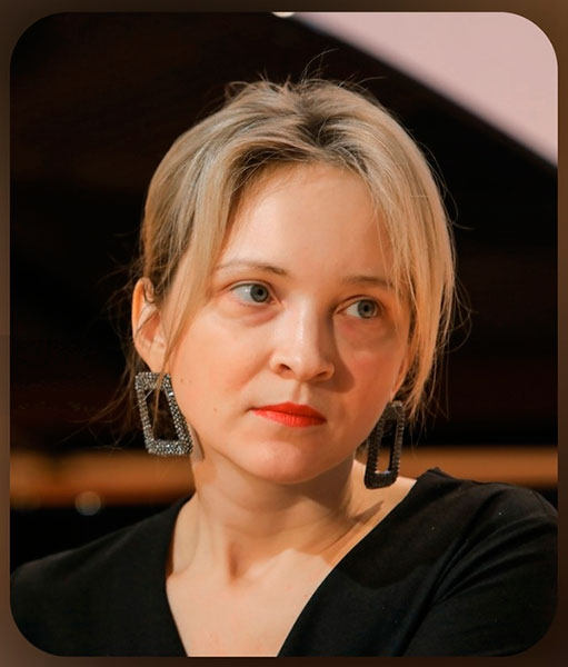 Настасья Хрущёва – одна из создателей группы композиторов «Ars brevis». В ее манифесте она сформулировала в качестве одного из фундаментов музыкальной эстетики понятие «русской пустоты».