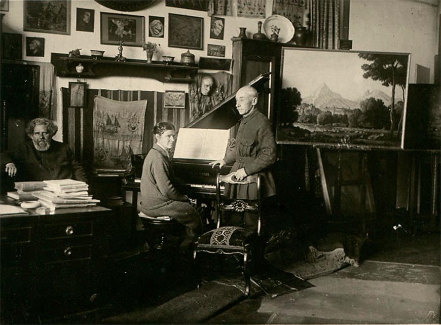 М. Волошин, Ж. Богаевская, и К. Богаевский в мастерской художника в Феодосии, 1920-е