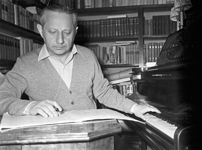 В творческой жизни Цфасмана джаз прекрасно уживался с классикой академической музыки. Он любил и играл Рахманинова, Листа, слушал Малера и безмерно уважал Шостаковича.