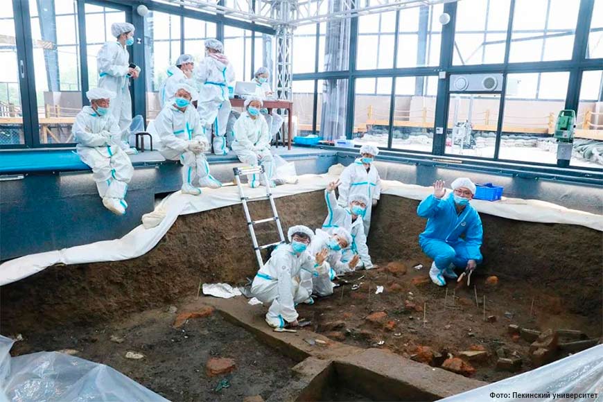При раскопках захоронения Чжоуянь были найдены останки преступницы, подвергнутой отрубанию правой ноги.