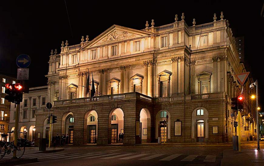 Оперный театр в Милане основан в 1778 году на месте готической церкви в честь святой Maria alla Scala, от которой и взял свое название.