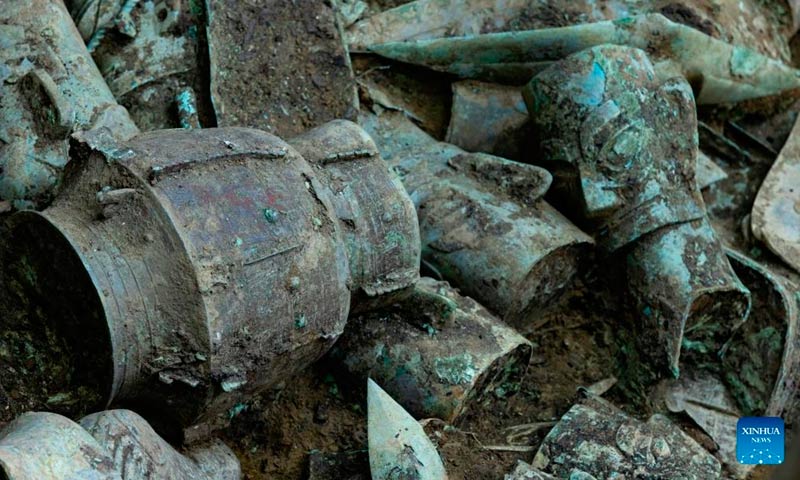 На месте раскопок найдено множество артефактов царства Саньсиндуй  бронзового века
