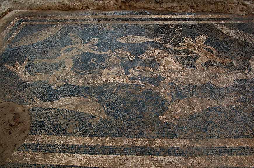 Фрагмент хорошо сохранившейся мозаики римского периода