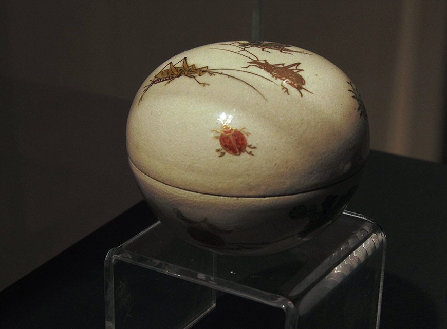 Коробочка для благовоний «кого» с изображением насекомых, XIX в.