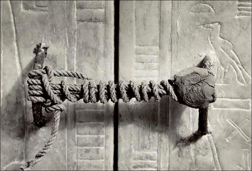 «Нетронутая» печать на дверях погребальной камеры Тутанхамона